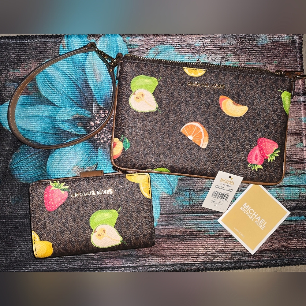 Michael Kors Jet Set Travel Wristlet And Matching Wallet